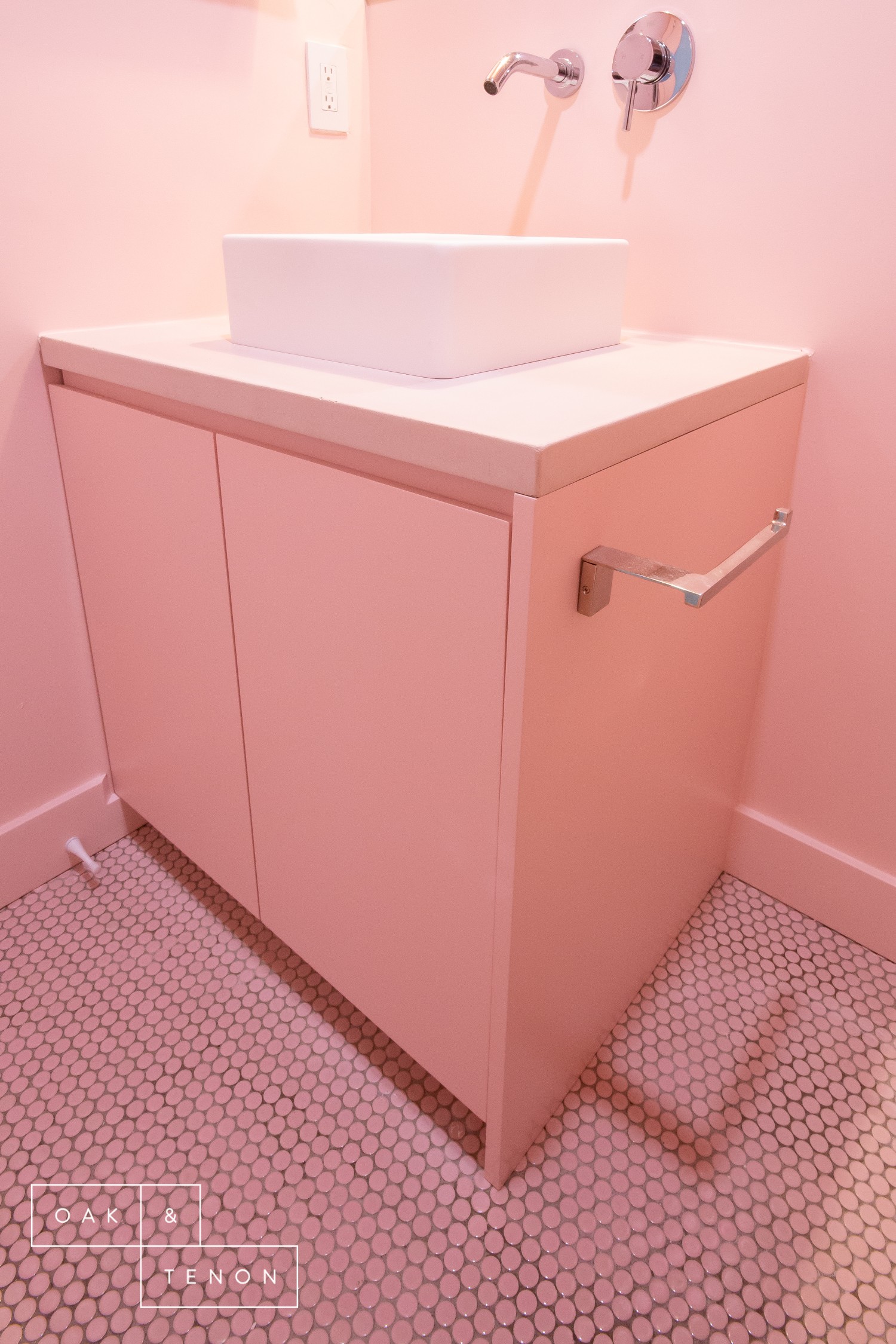 COLLEGE POWDER VANITY